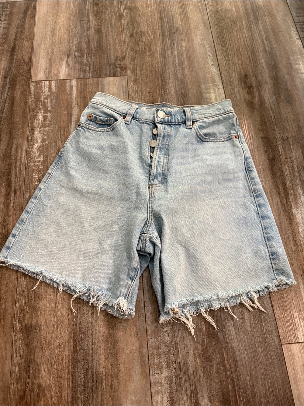 Garage Light Wash Denim Shorts size 25